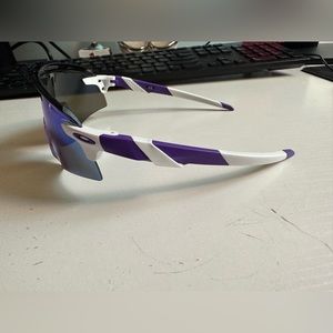 Men’s Oakley sunglasses